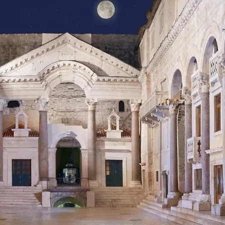 Luxury App Old Town Palace Apartment