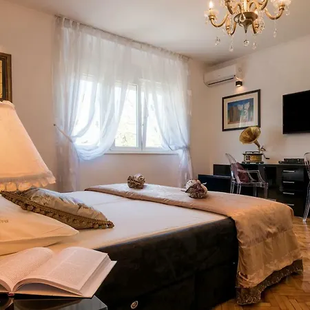 Luxury App Old Town Palace Apartment