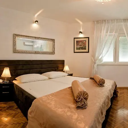 Apartment Luxury App Old Town Palace