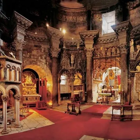 Luxury App Old Town Palace